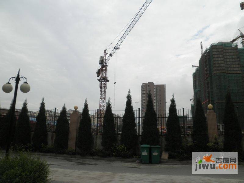 江畔明珠广场实景图图片